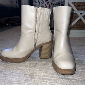 White boots - size 10